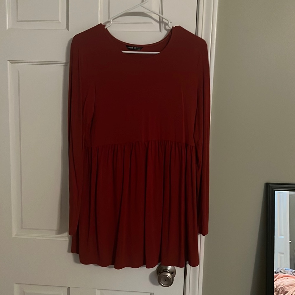 Lightweight maternity top, empire waist